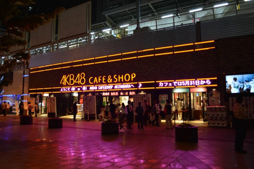 Gundam Café dan AKB48 Café